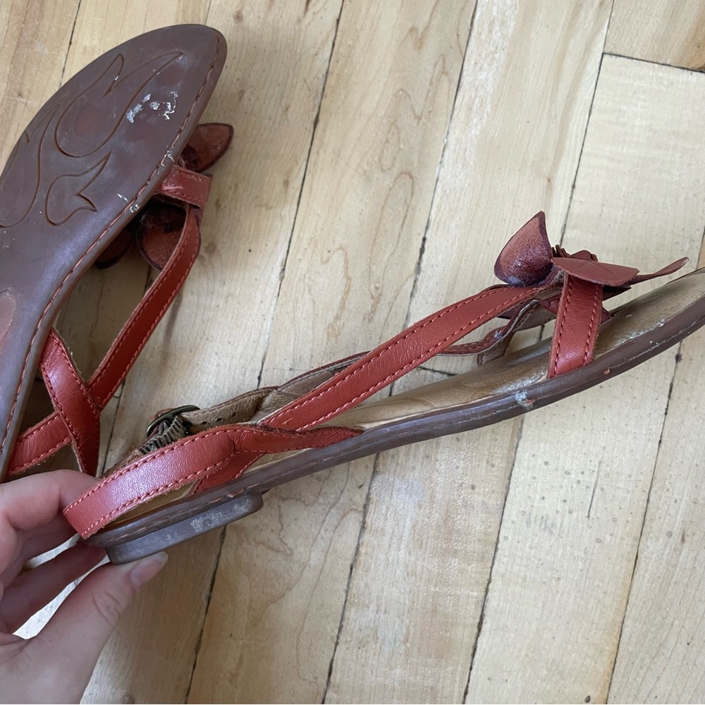 Born Tan Leather Sling Back Thong Sandals w/Coral Leather‎ Flowers Size 6 Boho - Picture 5 of 6